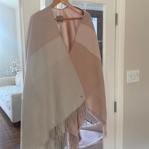 SOIA & KYO shawl NWOT